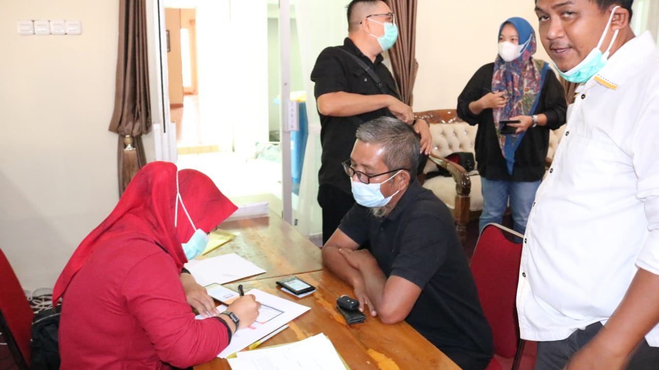 Anggota DPRD kota Pangkalpinang mengikuti vaksinasi